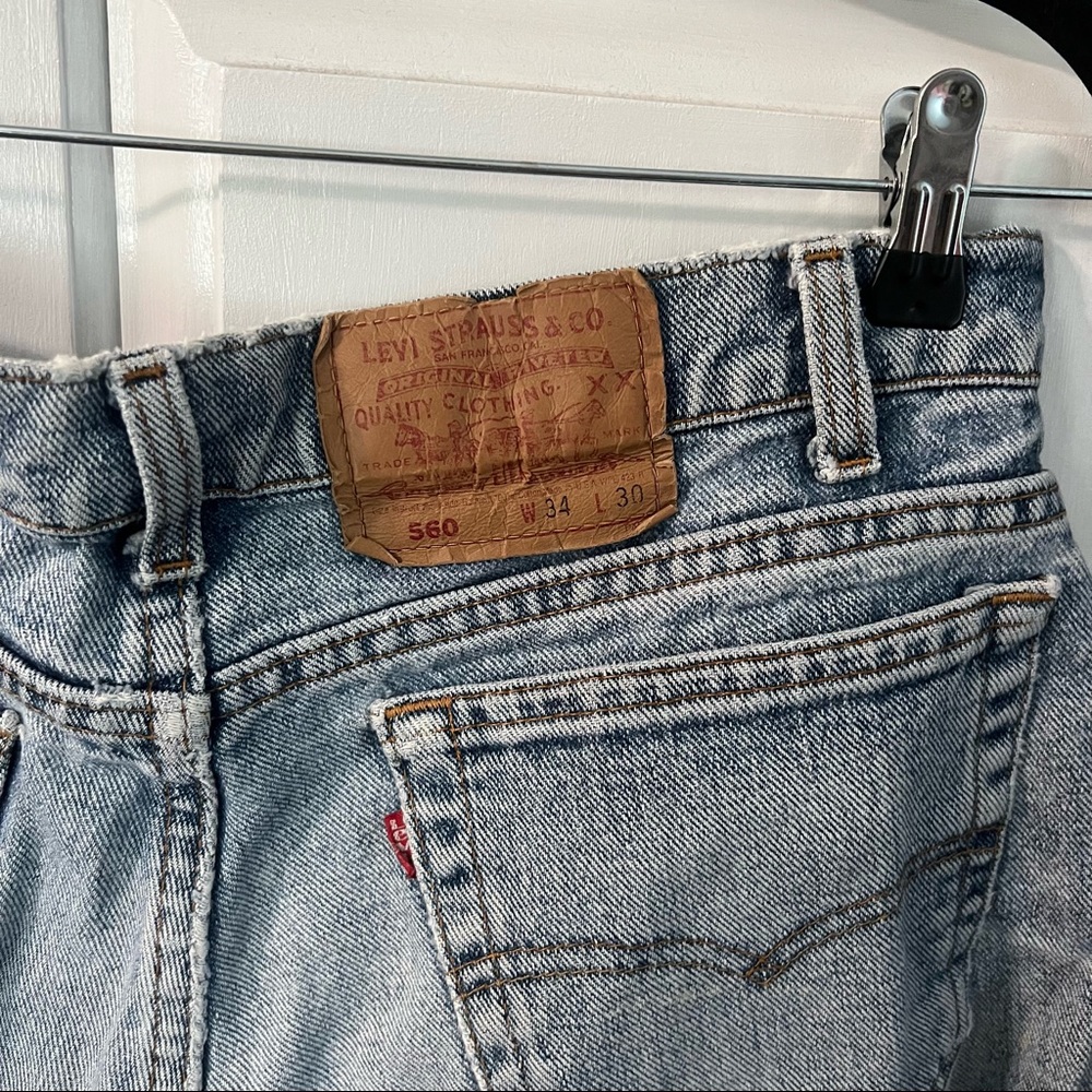 Vintage Levi's High Rise Distressed Raw Hem Bermuda Shorts - Picture 4 of 10